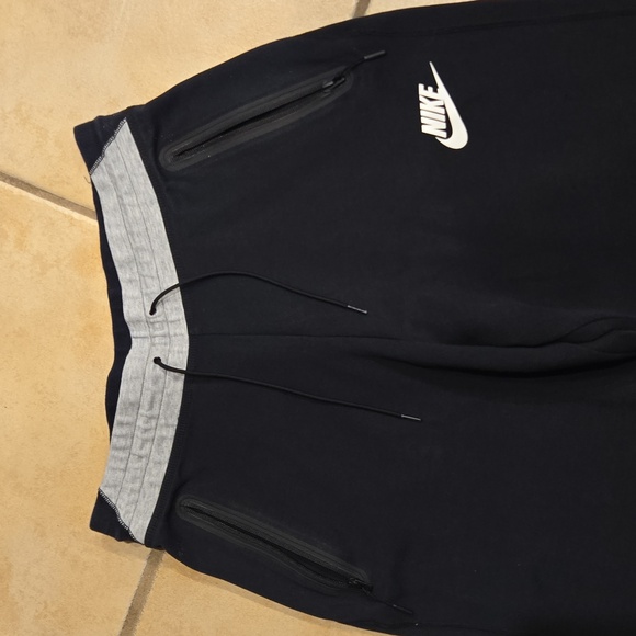Nike Tech Fleece Black Jogger Cropped Pant Mens M Sweatpants - Picture 2 of 6